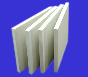 El tablero blanco del PVC del PVC de la espuma de base de la humedad fuerte del tablero cubre Eco - amistoso
